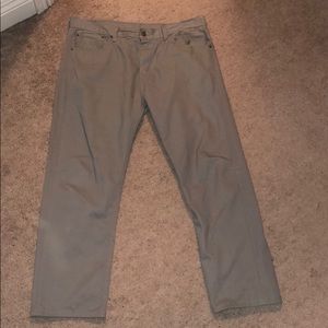 Light gray men’s Levi’s pants